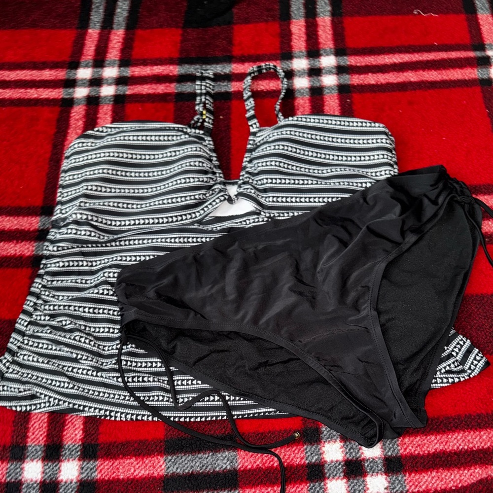 2/$10- Time and Tru Geometric Black and White Bikini